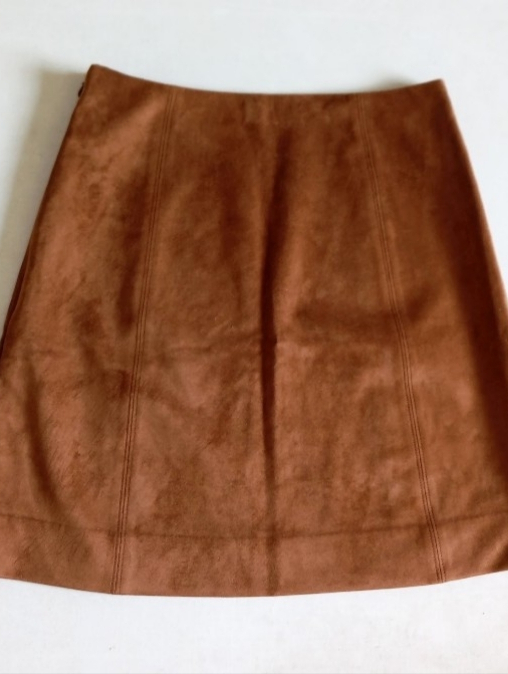 Aritzia Babaton soft faux suede A-line skirt in warm chestnut brown - Picture 5 of 6